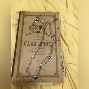 Sarah Coventry 19” Cabachon silver tone & black necklace